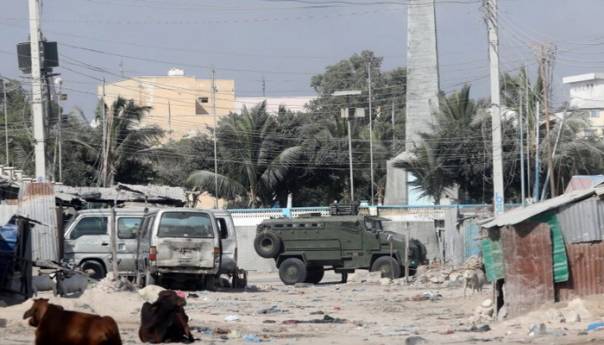Najmanje 20 osoba poginulo u bombaškom napadu u Somaliji