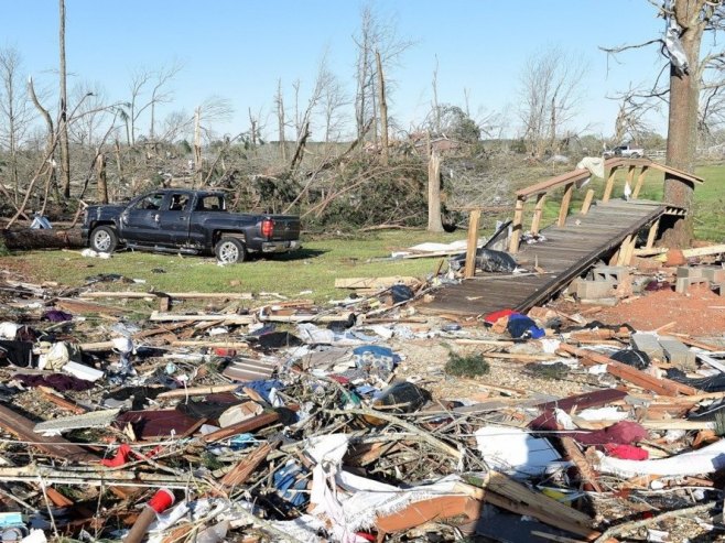 Najmanje 20 poginulo u olujama koje su zadesile dijelove SAD-a