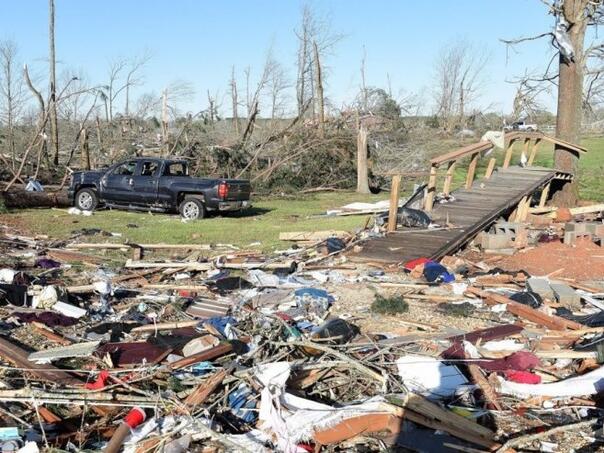 Najmanje 20 poginulo u olujama koje su zadesile dijelove SAD-a