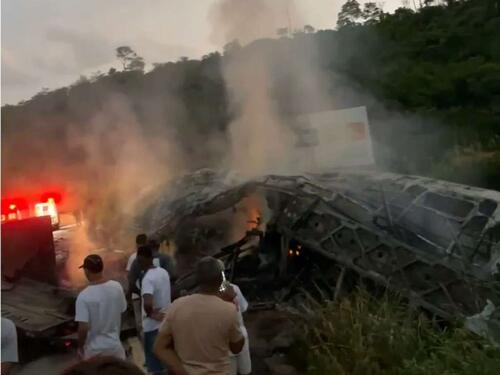 Najmanje 22 osobe poginule u saobraćajnoj nesreći u Brazilu