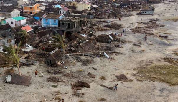 Najmanje 28 mrtvih u naletu ciklona u Bangladešu, milioni bez struje