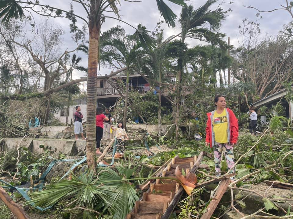 Najmanje 30 žrtava tajfuna na Filipinima