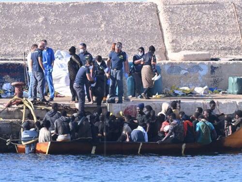 Najmanje 50 ljudi poginulo u požaru na brodu s migrantima kod Libije