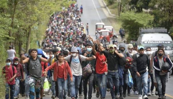 Najmanje 6.000 migranata iz Hondurasa krenulo ka SAD-u