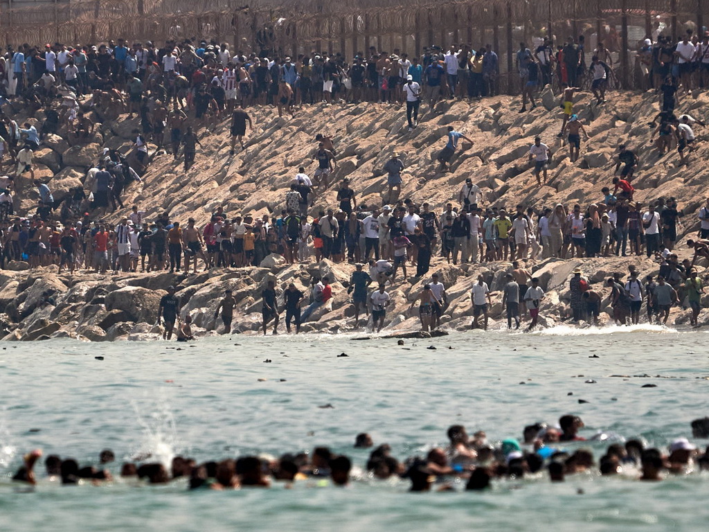 Najmanje 61 migrant poginuo u pokušaju ulaska u Španiju