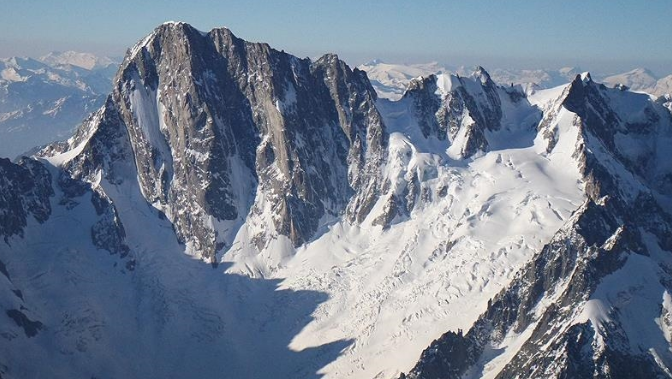 Najmanje četiri osobe u Italiji poginule nakon lomljenja velikog komada alpskog glečera