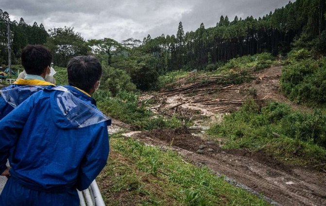 Najmanje dvije osobe izgubile život u naletu tajfuna u Japanu