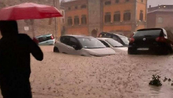 Najmanje osam mrtvih u oluji koja je zahvatila centralnu Italiju