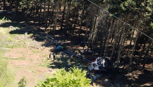 Najmanje osam poginulih u padu kabine italijanske žičare