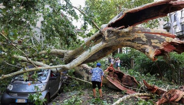 Najmanje pet ljudi stradalo u nevremenu