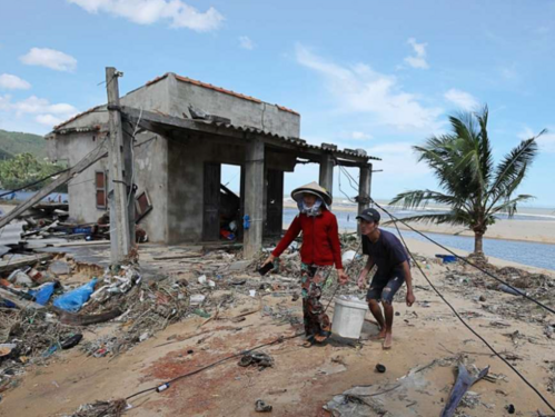 Najmanje pet osoba poginulo u centralnom Vijetnamu nakon što je tajfun Kalmaegi pogodio zemlju
