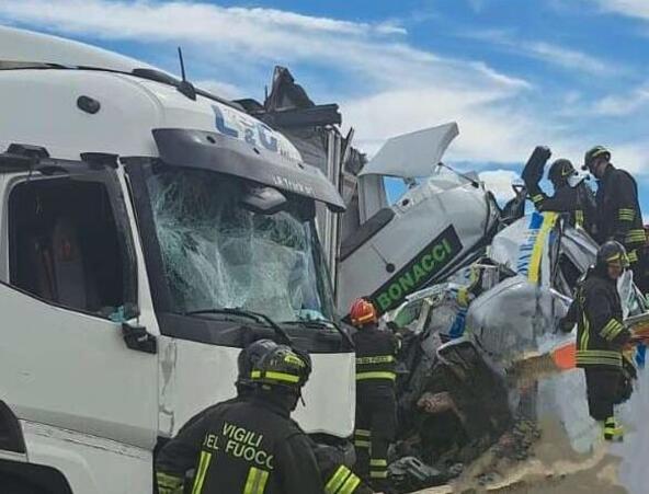 Najmanje troje mrtvih u teškoj nesreći u Italiji