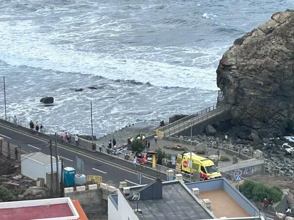 Najmanje troje mrtvih zbog ogromnih valova na Tenerifama