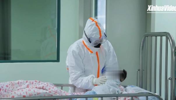 Najmlađa osoba izliječena od koronavirusa izašla iz bolnice