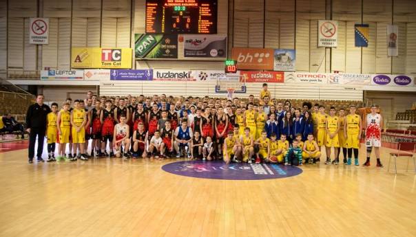 Najmlađi tuzlanski košarkaši poželjeli sreću bh. reprezentativcima