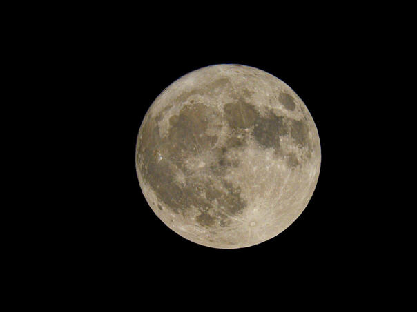 Najveći supermjesec 2025. će zasjati na nebu u srijedu navečer