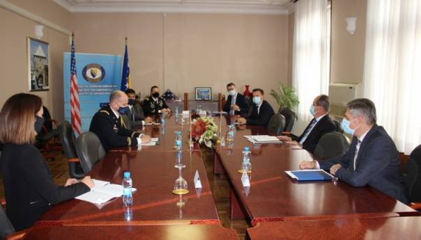 Najviši dužnosnici Ministarstva odbrane BiH sa vojnim atašeom SAD u BiH