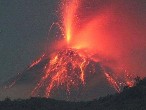 Najviši stepen uzbune u Indoneziji nakon moćne erupcije vulkana Lewotobi