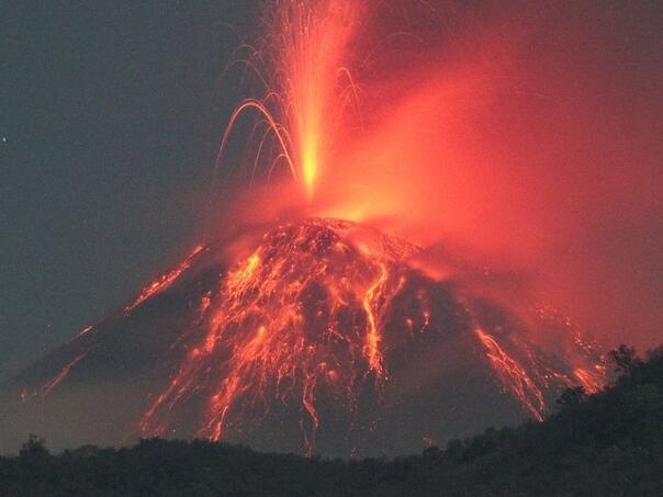 Najviši stepen uzbune u Indoneziji nakon moćne erupcije vulkana Lewotobi