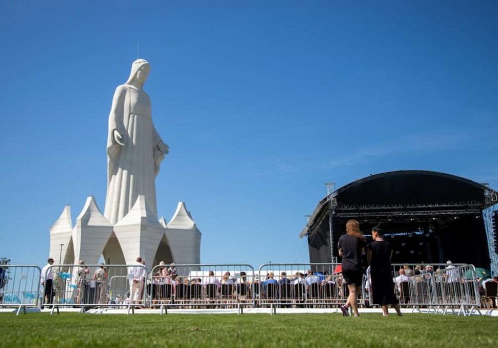 Najviši u Evropi: U Poljskoj otkriven ogroman kip Djevice Marije