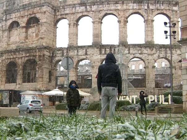 Nakon 17 godina snijeg prvi put pao u Puli