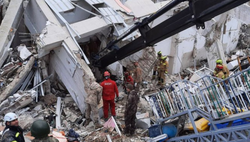 Nakon 200 sati iz razornog zemljotresa spašena djevojka