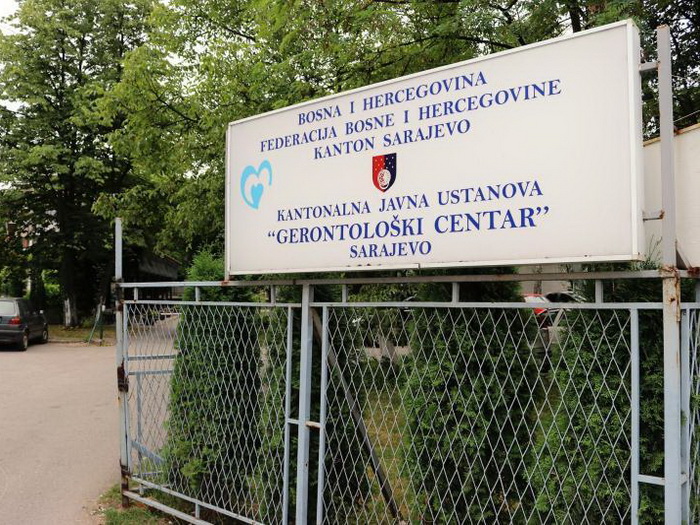 Nakon kašnjenja plaća u Gerontološkom centru oglasila se Vlada KS