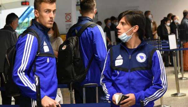 Nakon pet i po sati leta: Zmajevi doputovali u Kazahstan