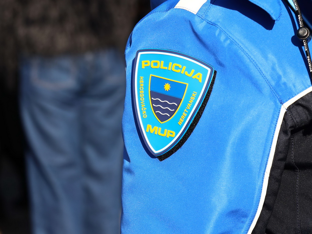 Nakon mostarskog derbija privedeno 14 osoba: Oštećen stadion i autobusi