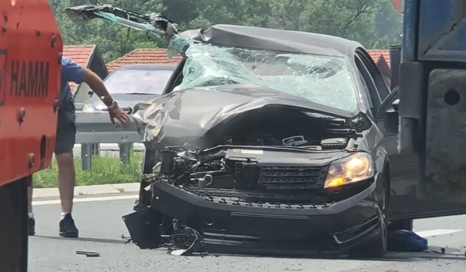 Nakon nesreće kod Kaknja, preminula jedna osoba, troje povrijeđeno