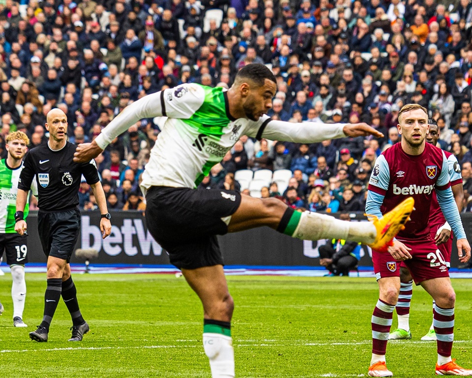 Nakon novog kiksa, Liverpool sve dalje od naslova