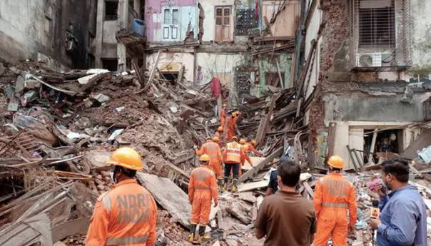 Nakon obilnih kiša u Mumbaiju se urušile dvije kuće, osmero poginulih