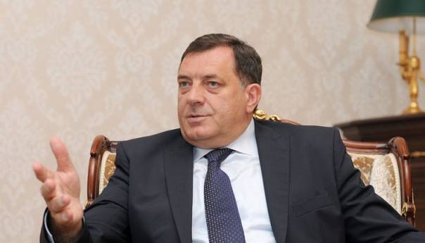 Nakon 'otcjepljenja' i peticije: Dodik sada traži povlačenje odluke