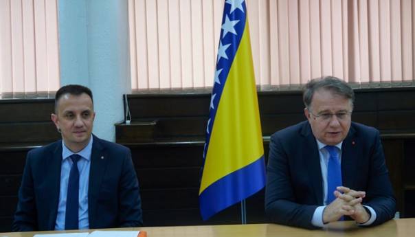 Nakon otkaza radnicima: Nikšić i Lakić sutra u Zraku