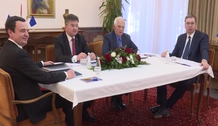 Nakon pauze nastavljen sastanak Vučića i Kurtija 