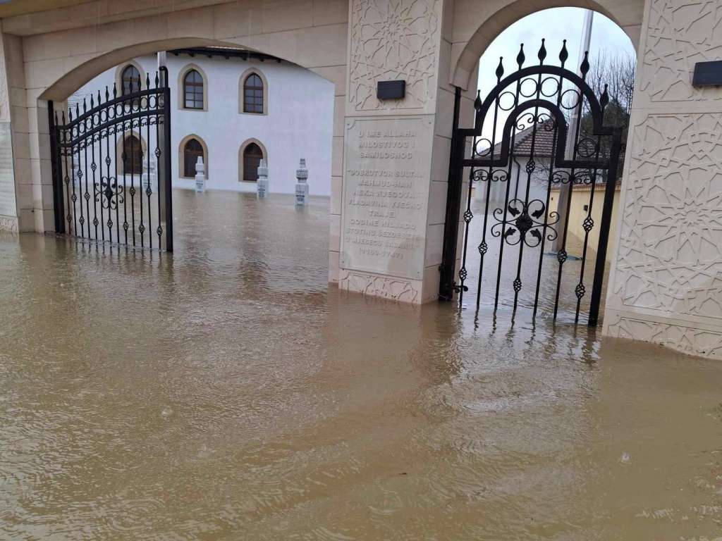 Nakon plavljenja džamije Sultan Mahmuda I u Prijedoru čeka se komisija za procjenu štete