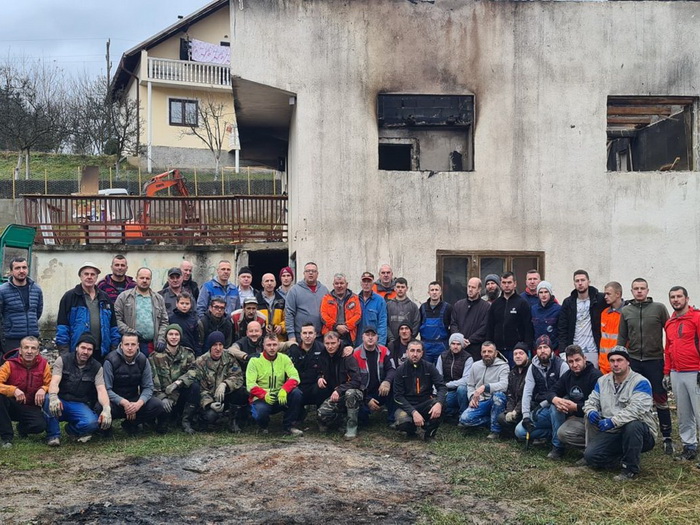 Nakon požara komšije obnavljaju kuću porodice Kahrić