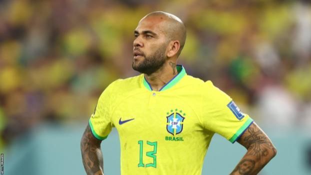 Nakon privođenja zbog seksualnog napada, Alves dobio otkaz