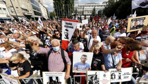 Protest u Sarajevu: Muriz Memić pozvao građane u protestnu šetnju