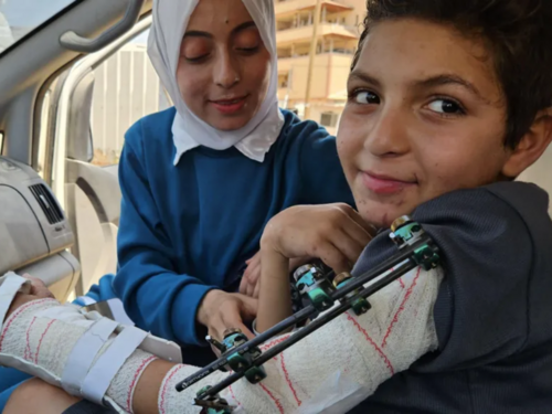 Nakon što je izgubila muža i devetero djece, palestinska doktorica i sin evakuirani iz Gaze