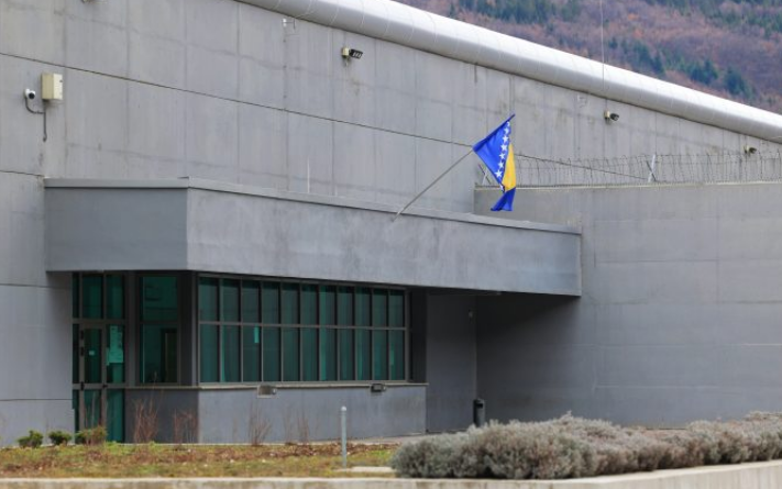 Nakon što je sebi ušio usta zatvorenik Milan Matković se pokušao izbosti olovkom