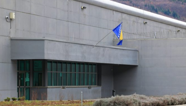 Nakon što je sebi ušio usta zatvorenik Milan Matković se pokušao izbosti olovkom