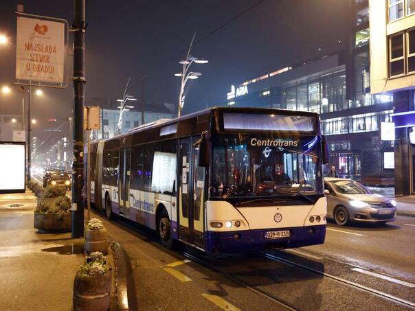Nakon što je staricu izbacio iz vozila vozač Centrotransa suspendovan