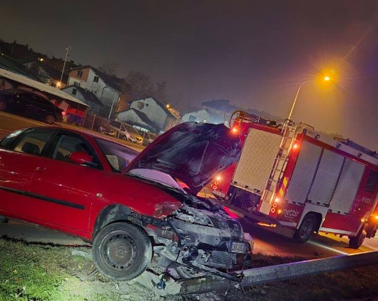 Nakon sudara u Banjaluci izbio požar, intervenisali vatrogasci