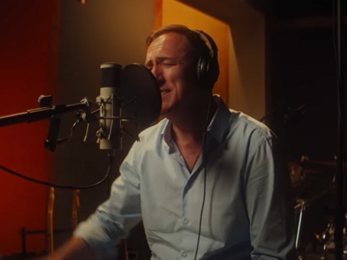 Nakon susreta na Skadarliji Sergej Ćetković odlučio snimiti duet sa uličnim sviračem