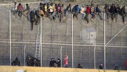 Nakon ulaska više hiljada migranata, Španija poslala vojsku na granicu