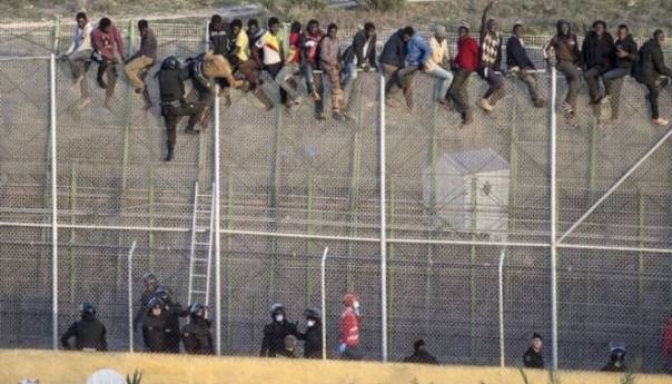 Nakon ulaska više hiljada migranata, Španija poslala vojsku na granicu