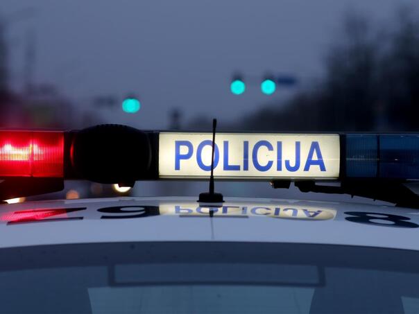 Nakon verbalnog sukoba automobilom povrijedio ženu pa pobjegao u BiH