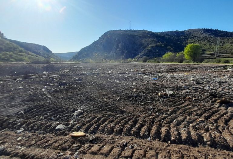 Nakon više od godinu dana započeta sanacija divljih deponija oko Stoca