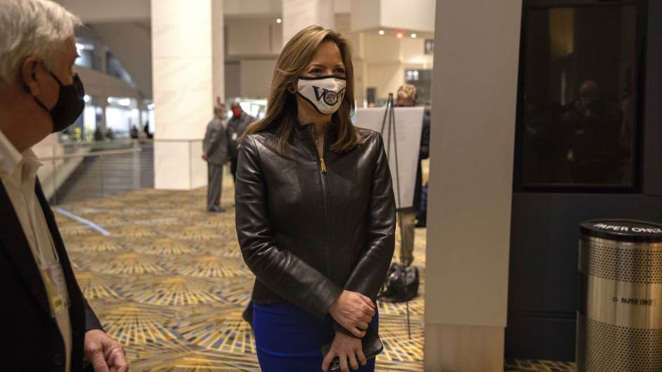 Naoružane Trumpove pristalice došle pred kuću državne sekretarke Michigana